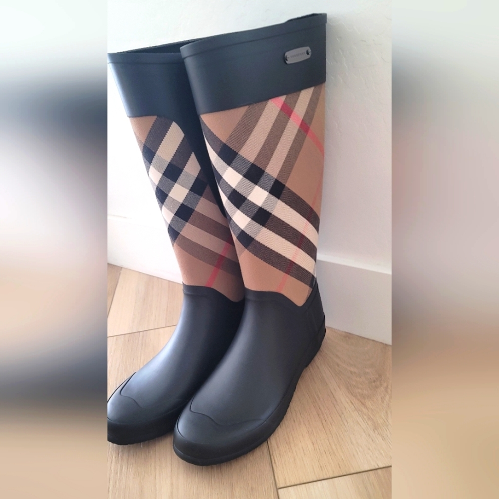 Authentic Burberry Clemence Rain boots